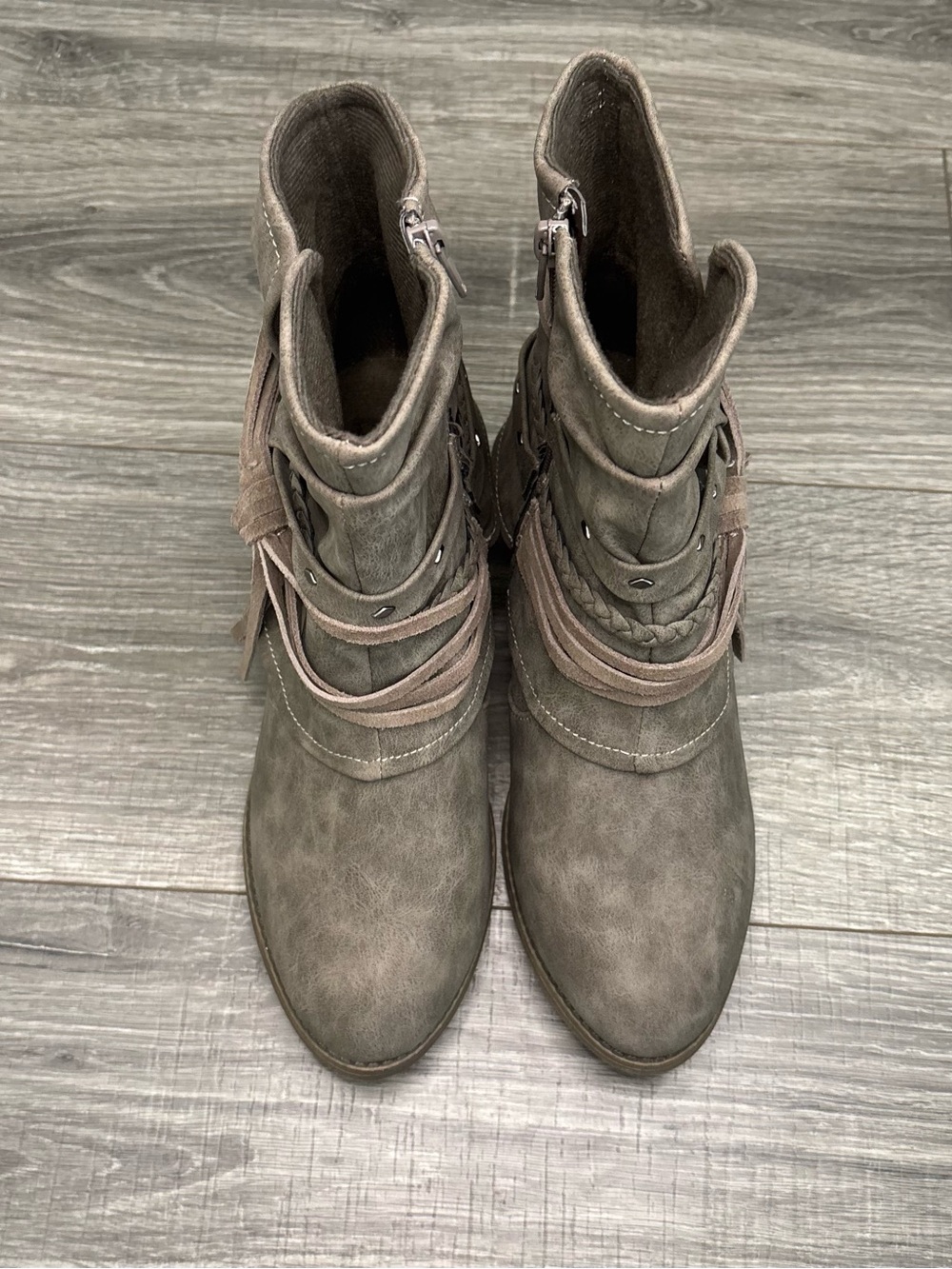 Jellypop Women’s Size 10M Taupe Boho Western Fringe Ankle Boots